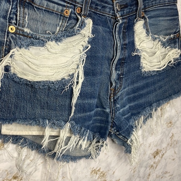 Levi’s 501 Button Up Vintage Distressed Cut Off Shorts l SIZE 33 - Picture 3 of 10